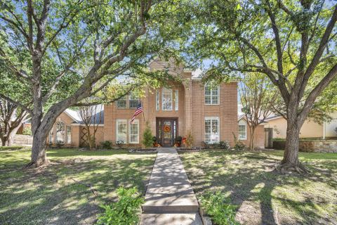 6214 Tiffany Oaks Lane, Arlington