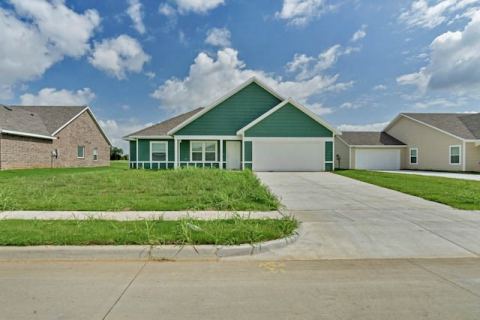 617 Crockett Drive, Cleburne, TX 76033 — photo 2