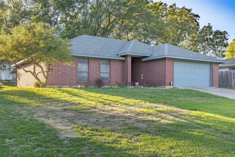 305 Ross Avenue, Denison
