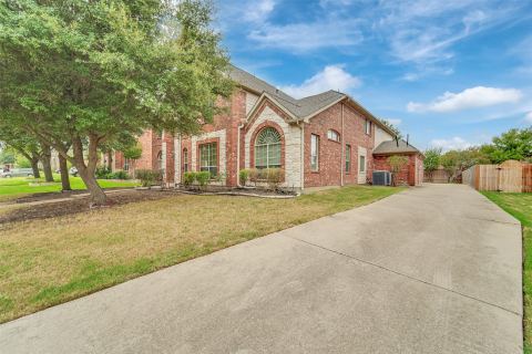 701 Walnut Bend Drive, Mansfield, TX 76063 — photo 2