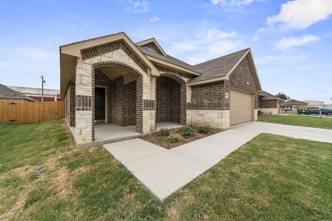 109 N Henrietta Street, Ferris, TX 75125 — photo 2