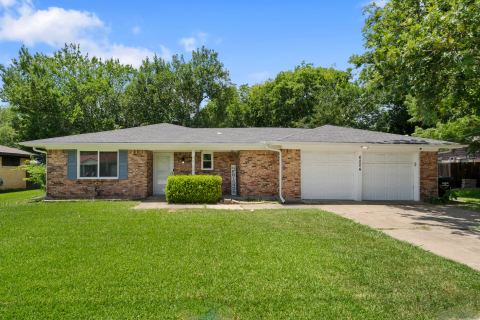 6204 Sayle Street, Greenville, TX 75402 — photo 2