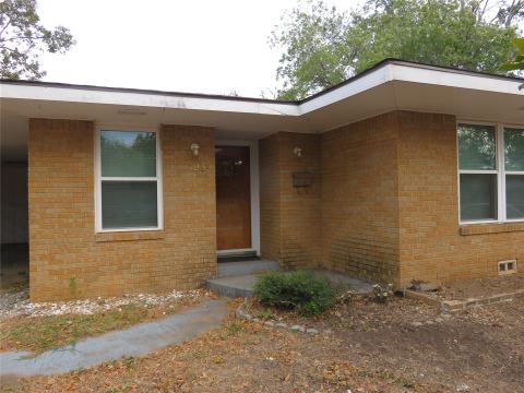 725 W Bullock Street, Denison, TX 75020 — photo 2