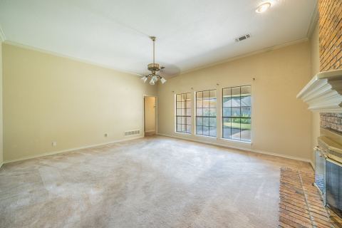 529 Winston Street, Grand Prairie, TX 75052 — photo 2