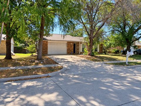 305 S Willow Street, Mansfield