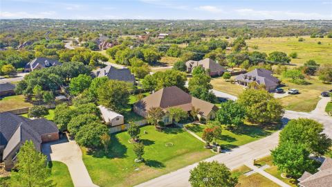 223 Deer Creek Drive, Aledo