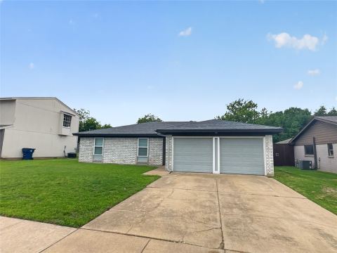 109 N Heights Drive, Crowley, TX 76036 — photo 2