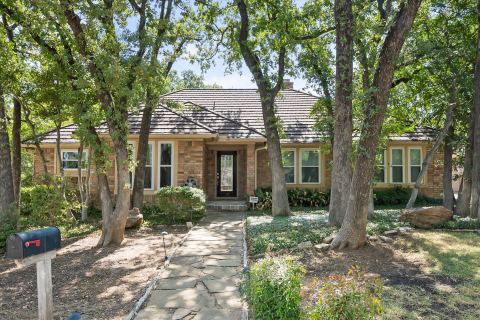 1919 Creek Wood Drive, Arlington