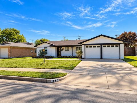 313 Linda Drive, Burleson, TX 76028 — photo 2