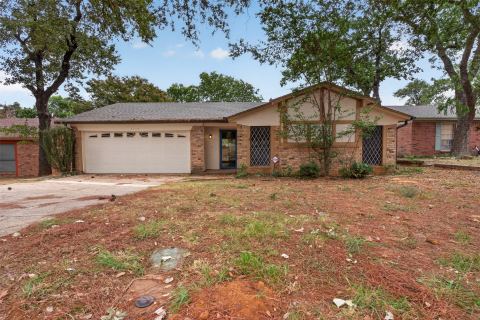 1117 Blue Carriage Lane N, Fort Worth