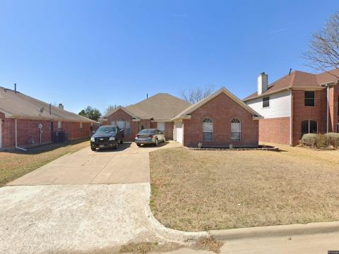 6426 St Leonard Drive, Arlington, TX 76001 — photo 2