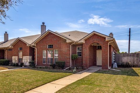1302 Poinsettia Boulevard, Denton, TX 76208 — photo 2