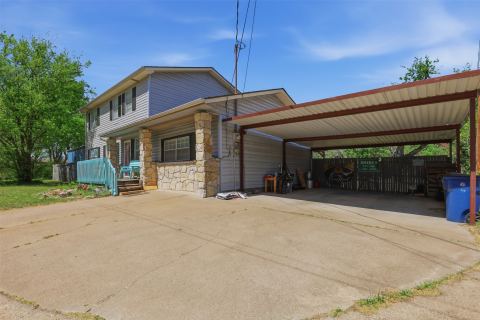 500 W Rucker Street, Granbury, TX 76048 — photo 3