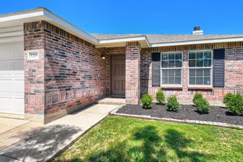 1216 Haley Lane, Burleson, TX 76028 — photo 2