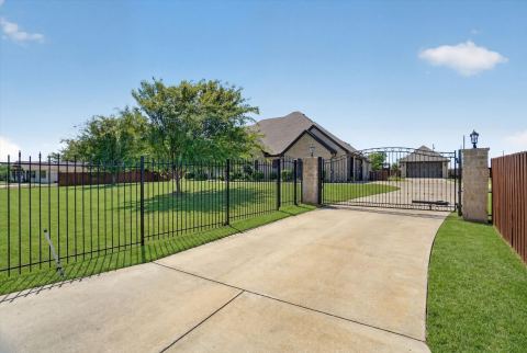 2000 Adams Lane S, Azle, TX 76020 — photo 3