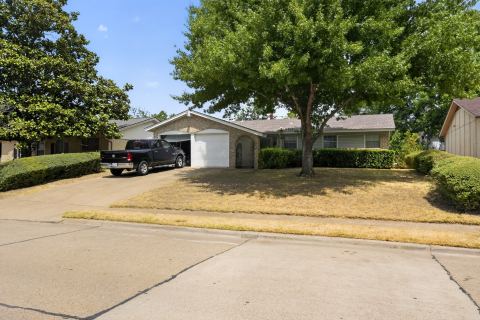 2125 Meadow Glen, Irving