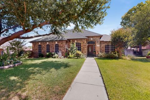 713 Mockingbird Court, Crowley, TX 76036 — photo 2