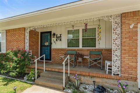 107 Woodard Avenue, Cleburne, TX 76033 — photo 2
