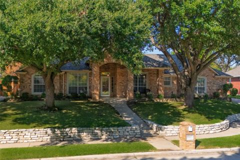 5593 Greenview Court, North Richland Hills
