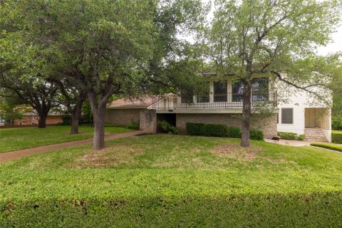 619 Baylor Street, Weatherford, TX 76086 — photo 2