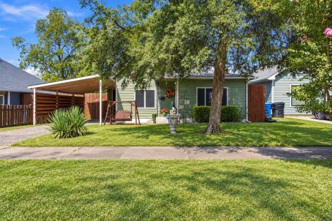 215 W Munson Street, Denison, TX 75020 — photo 2