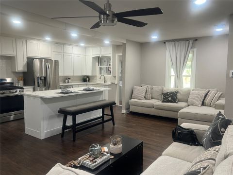 1021 E Russell Avenue, Carrollton