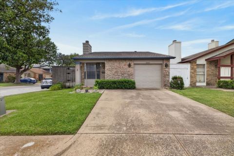 2802 Southern Cross Drive, Garland