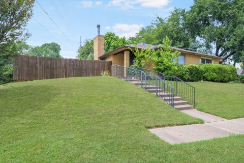 2114 Valleywood Drive, Arlington