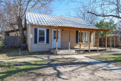 955 N Stephen Avenue, Stephenville, TX 76401 — photo 2