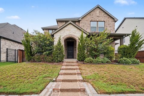 909 Almond Blossom Circle, Crowley