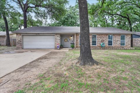 728 Lake Crest Parkway, Azle, TX 76020 — photo 3