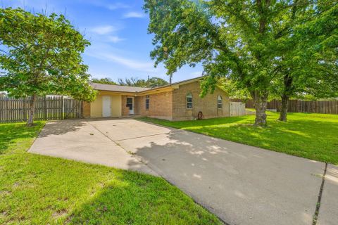 231 Choctaw Drive, Stephenville, TX 76401 — photo 2