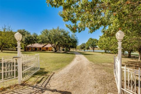 5547 Woodland Hills Drive, Denton, TX 76208 — photo 3