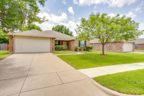 1313 Lauren Drive, Burleson, TX 76028 — photo 3
