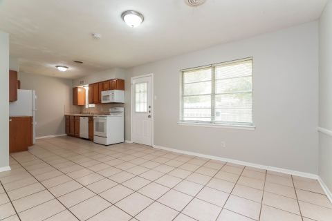 736 Treadwell Drive, Hurst, TX 76053 — photo 3