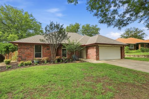 6713 N Park Drive, North Richland Hills
