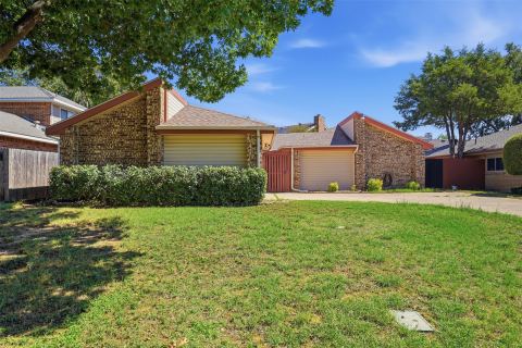 2406 Amber Hill Lane, Euless