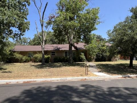 1203 Clover Lane, Denton