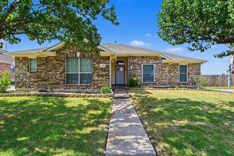 1302 Buckingham Drive, Forney