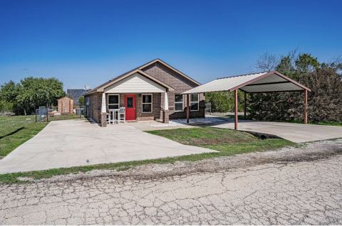 2302 San Saba Court, Granbury, TX 76048 — photo 2