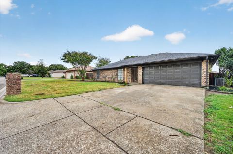 6804 Fair Meadows Drive, North Richland Hills, TX 76182 — photo 2