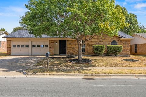 756 NW Charlyne Drive, Burleson