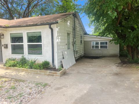210 W Dexter Street, Sherman, TX 75092 — photo 2