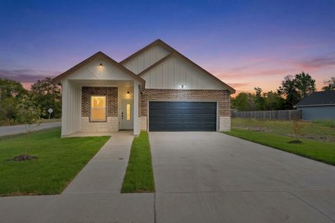 724 Gilbert Street, Terrell