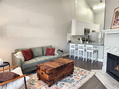 4800 W Lovers Lane, Dallas