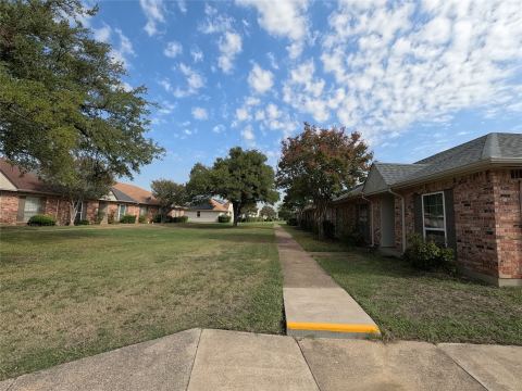 21 W Townhouse Lane 33, Grand Prairie, TX 75052 — photo 3