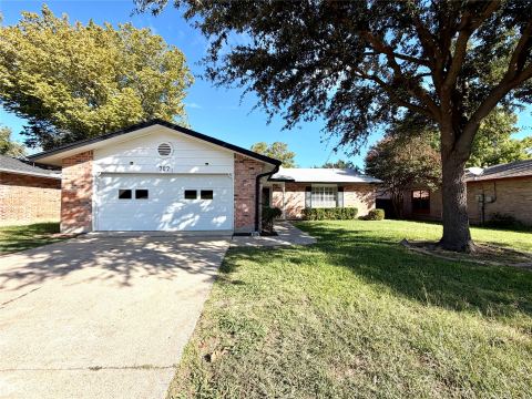 707 Cavendish Drive, Arlington