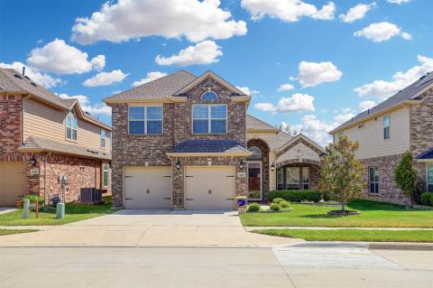 1612 Scarlet Crown Drive, Fort Worth