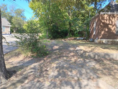 615 N Mirick Avenue, Denison, TX 75020 — photo 2