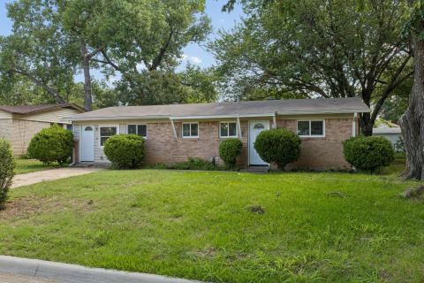 2013 Alan A Dale Road, Arlington